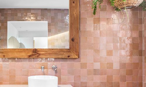 Washroom with Bathtub