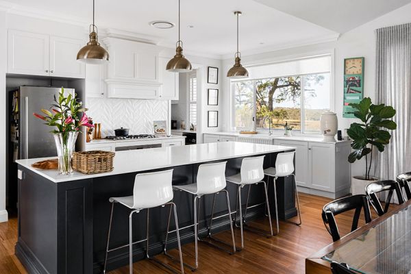 Kitchen with Dining Counter in The Middle