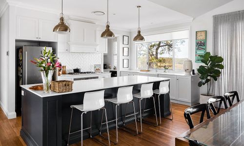 Kitchen with dining counter in the middle