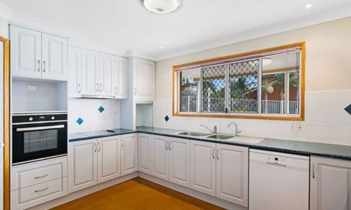 white kitchen cabinets