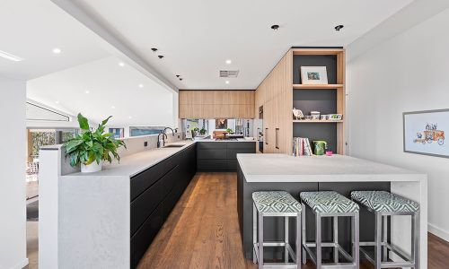 dining table with high chairs