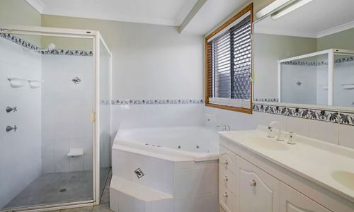 jacuzzi bathroom