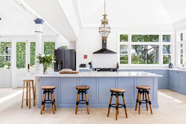 Dining Counter in Kitchen